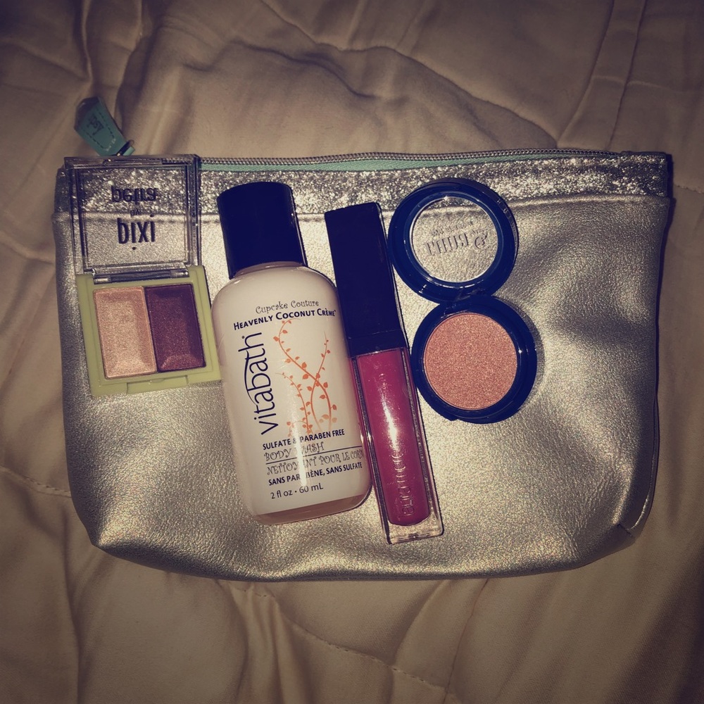 MAKEUP BAG